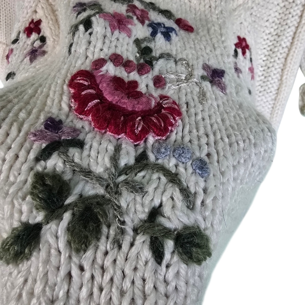 Vintage Bobbie Brooks Hand Knitted Floral Embroidered Sweater - Picture 7 of 11